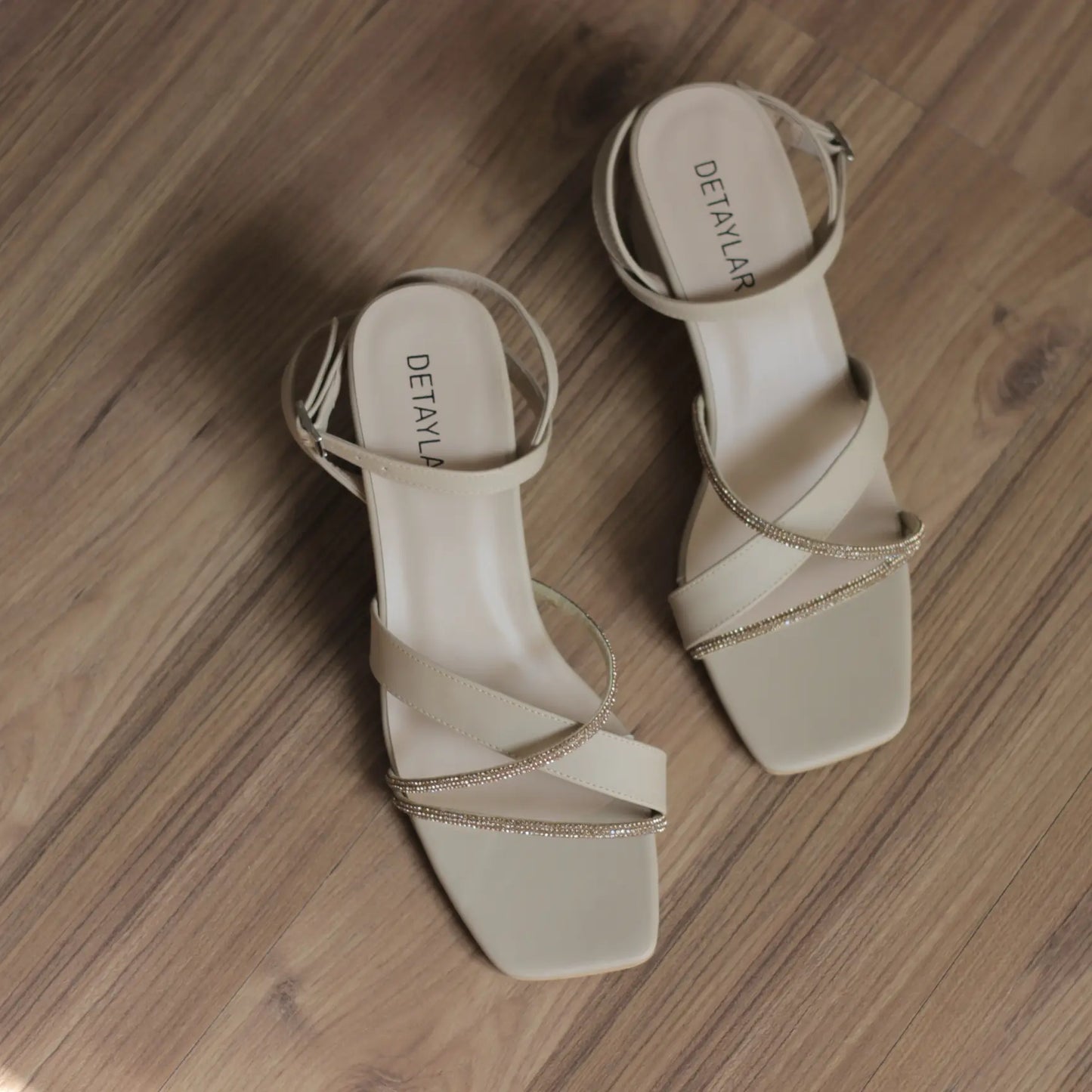 ZARENA – Royal Crystal Sandal
