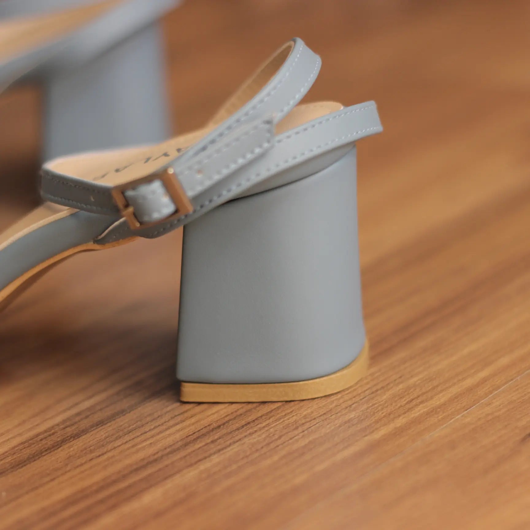 MIRA – Soft Arch Sandal