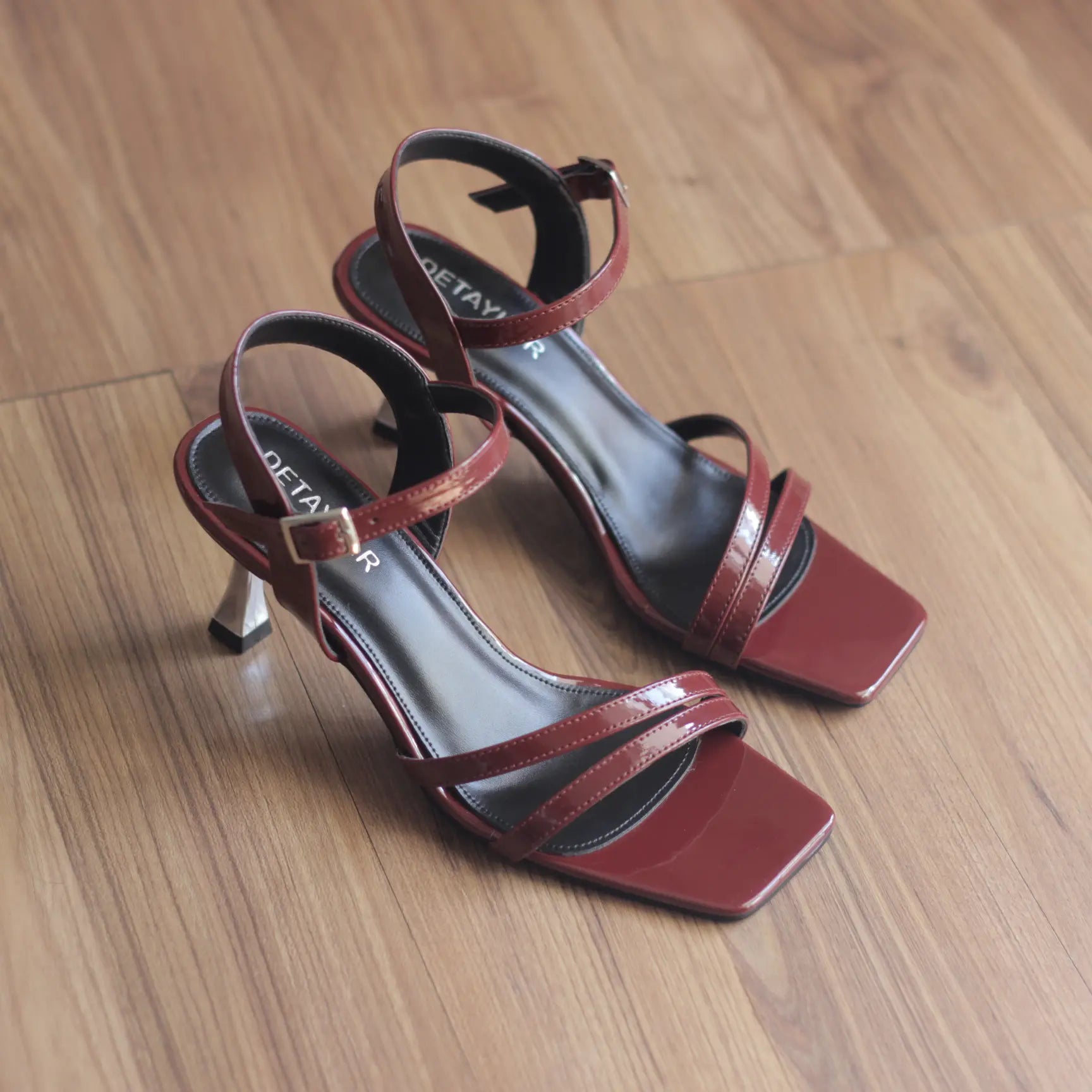 Rena – Minimal Muse Sandals