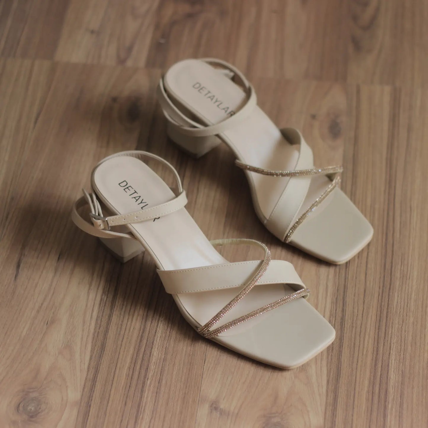 ZARENA – Royal Crystal Sandal