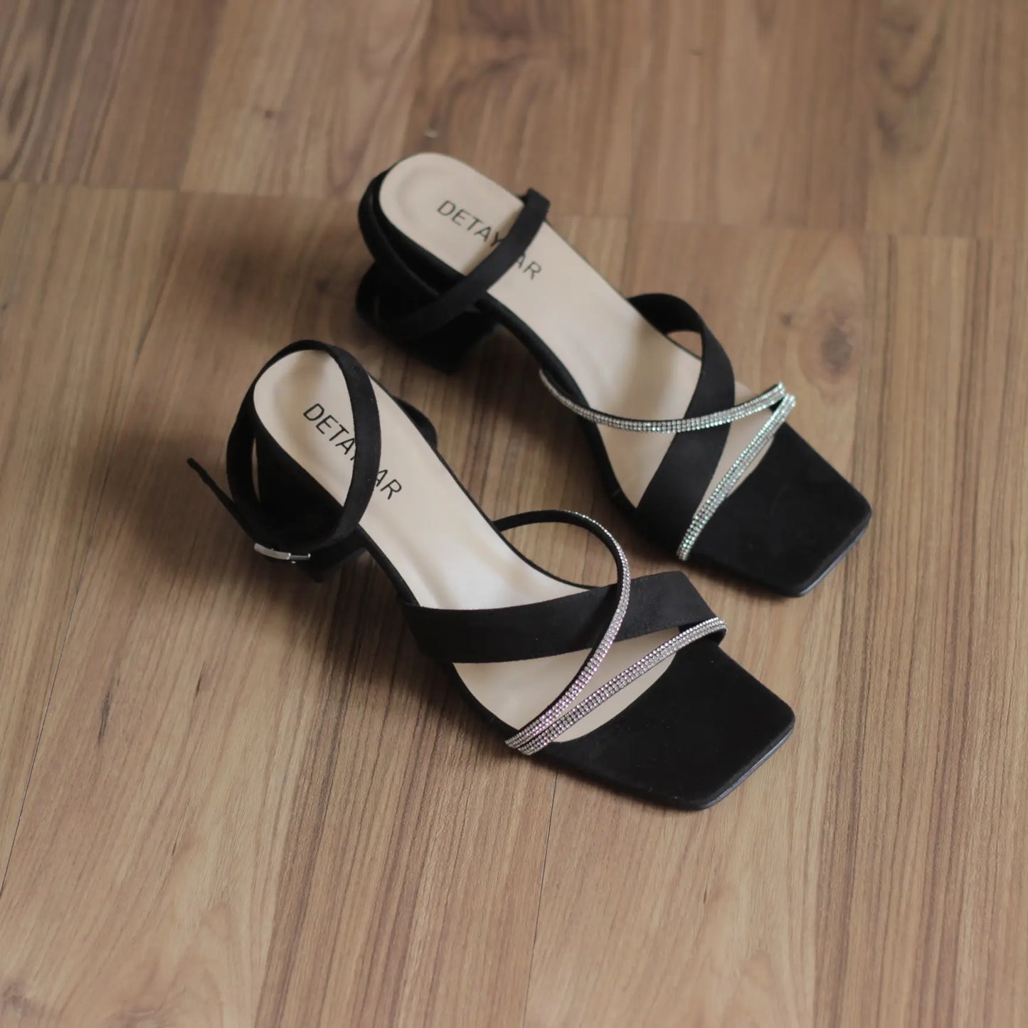 ZARENA – Royal Crystal Sandal